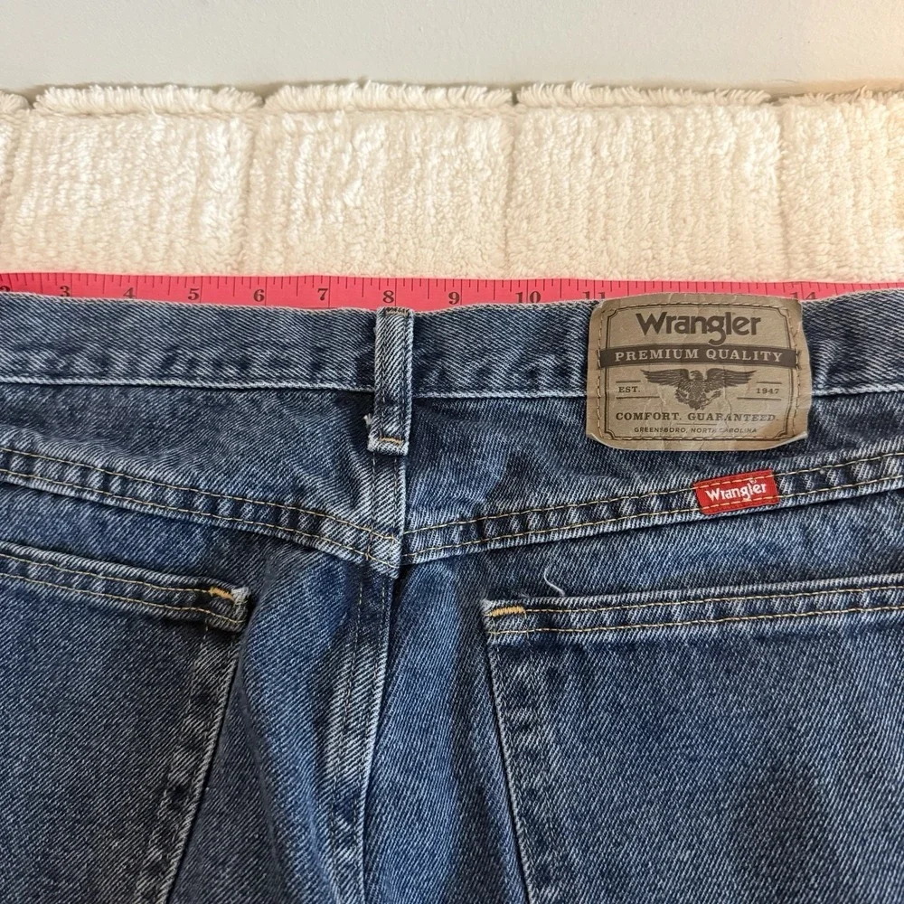Wrangler Men Relaxed Fit Blue Jeans 33x34 Casual Classic Ranch Workwear Everyday